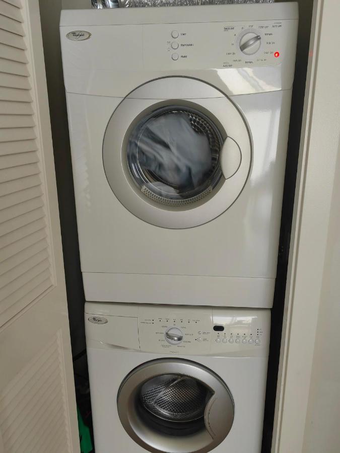 فكتوريا Lovely 1 Bedroom Condo المظهر الخارجي الصورة