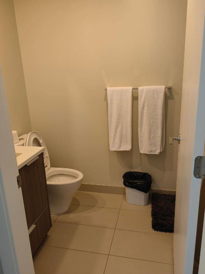 فكتوريا Lovely 1 Bedroom Condo المظهر الخارجي الصورة