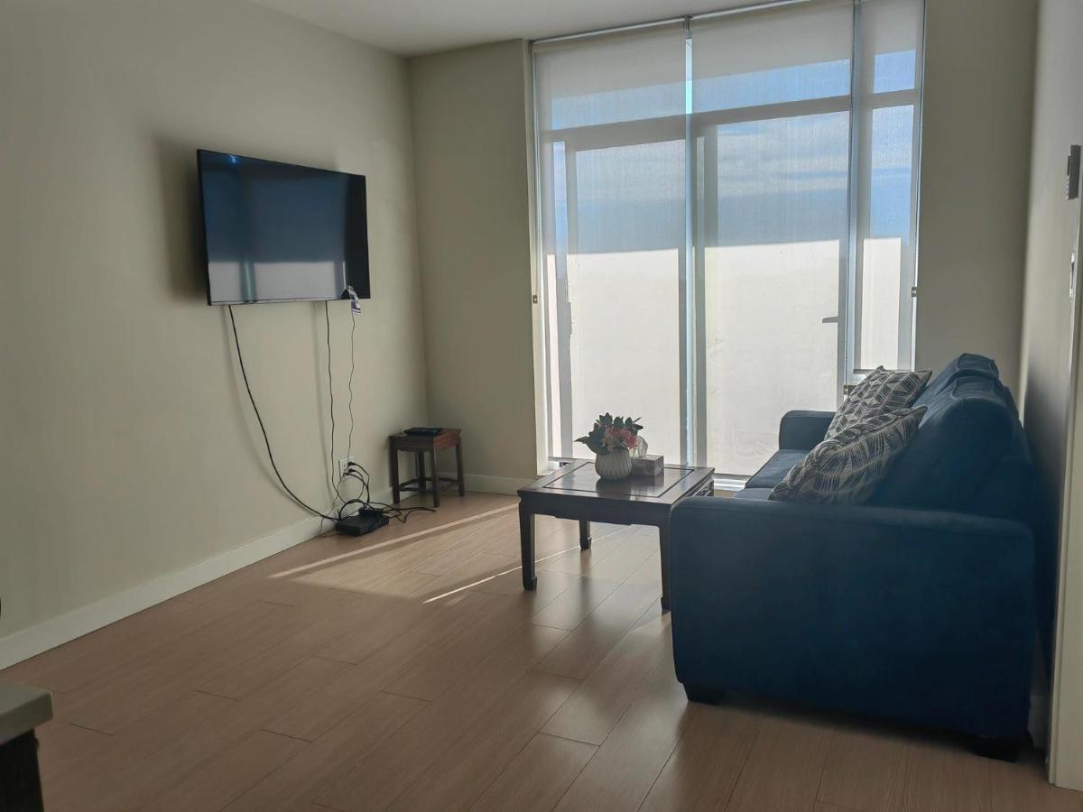 فكتوريا Lovely 1 Bedroom Condo المظهر الخارجي الصورة