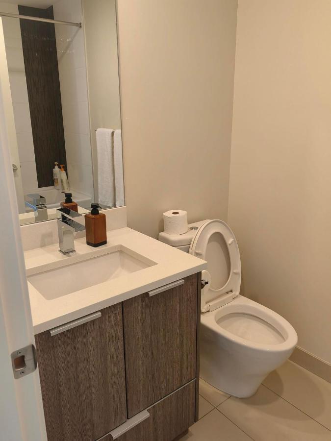 فكتوريا Lovely 1 Bedroom Condo المظهر الخارجي الصورة